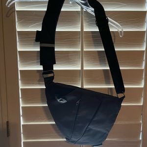 Black shoulder bag